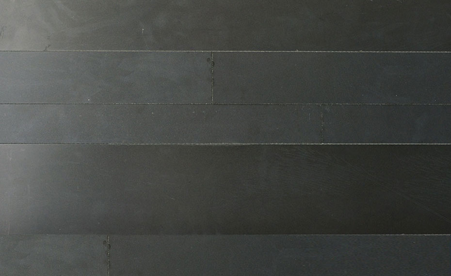 Front-On Close Up of Norstone Large Strip Veneer Ebony Basalt Planc Tile