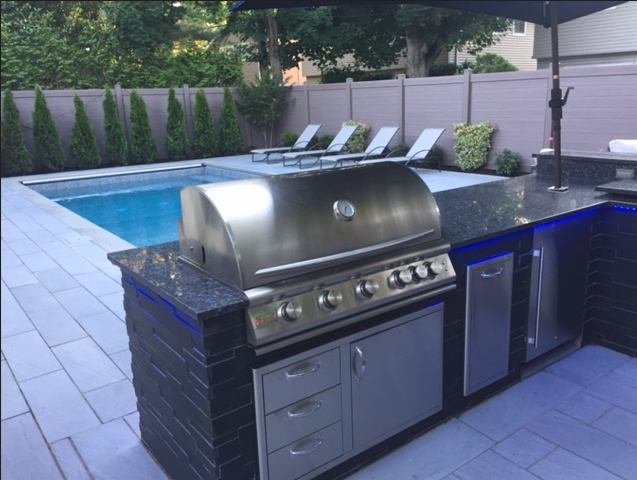 Ebony Honed 3D Stone Veneer on a smaller outdoor kitchen beside a pool